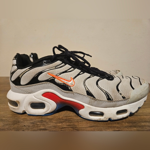 Nike Air Tuned Max White Black Orange Accent Sneakers - Picture 3 of 6